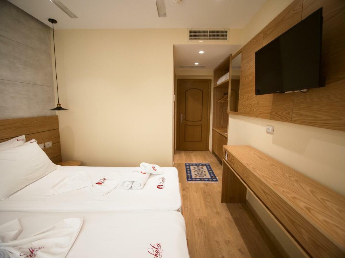 Hotel Lahuta Bajram Curri Exterior photo